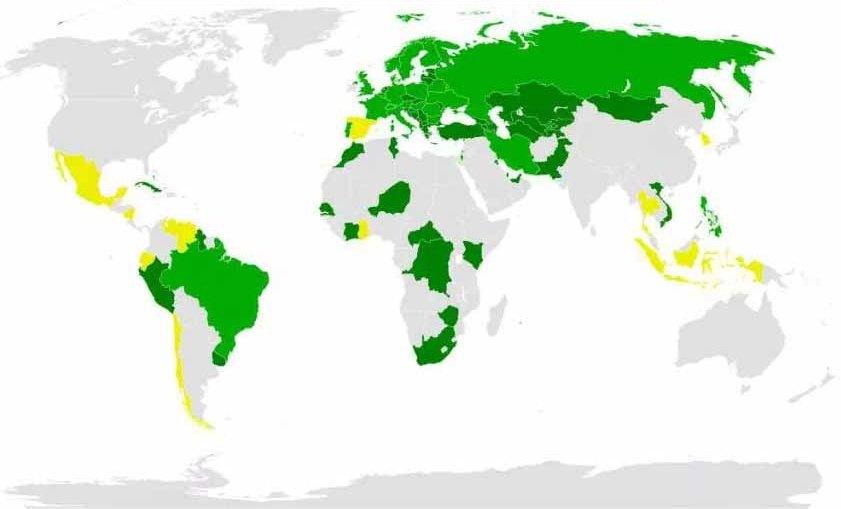 зеленым отмечены страны ратифицировавшие Венское соглашение о дорожном движении от 1968 года.